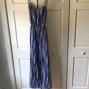 Maxi with crossing straps in the back